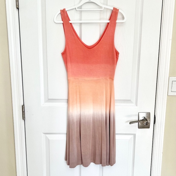 Dresses & Skirts - 🎀Sun Dress ~ Like New!🎀